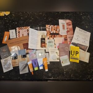 🩷 Bundle lot of 30 makeup and skincare samples armani,  saie huda beauty rare